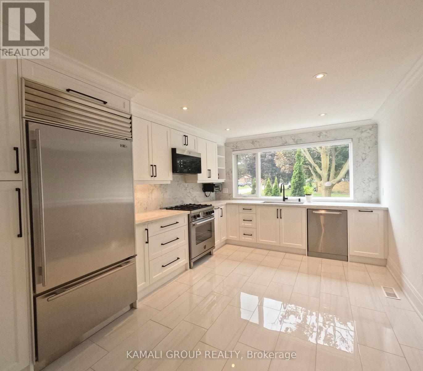 77 Hove Street, Toronto, Ontario  M3H 4Z2 - Photo 6 - C12392900