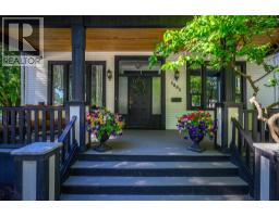 1805 32 Avenue East Hill
