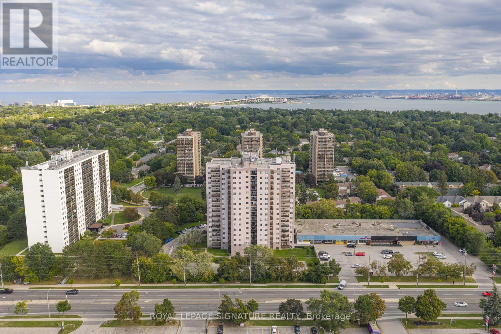 1608 - 975 WARWICK COURT, Burlington, Ontario