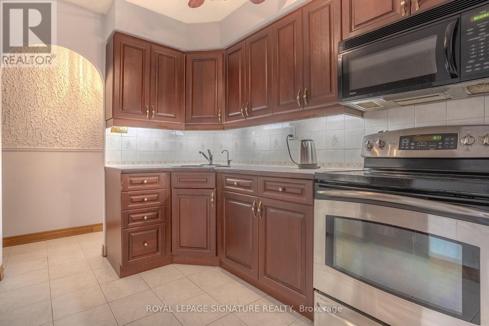 1608 - 975 Warwick Court, Burlington (Lasalle), Ontario  L7T 3Z7 - Photo 21 - W12392892