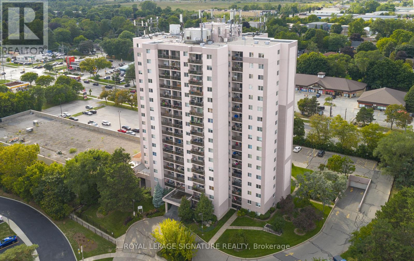 1608 - 975 Warwick Court, Burlington (Lasalle), Ontario  L7T 3Z7 - Photo 5 - W12392892