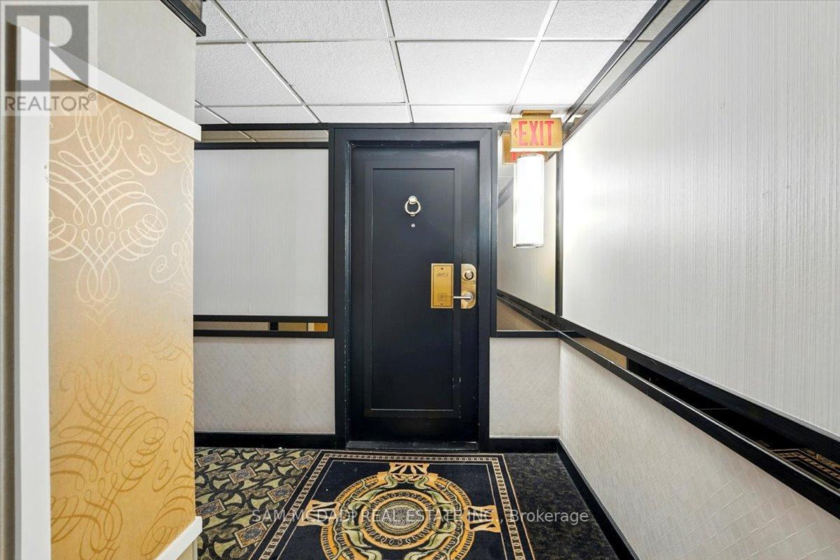 1605 - 2045 Lake Shore Boulevard W, Toronto, Ontario  M8V 2Z6 - Photo 2 - W12392910