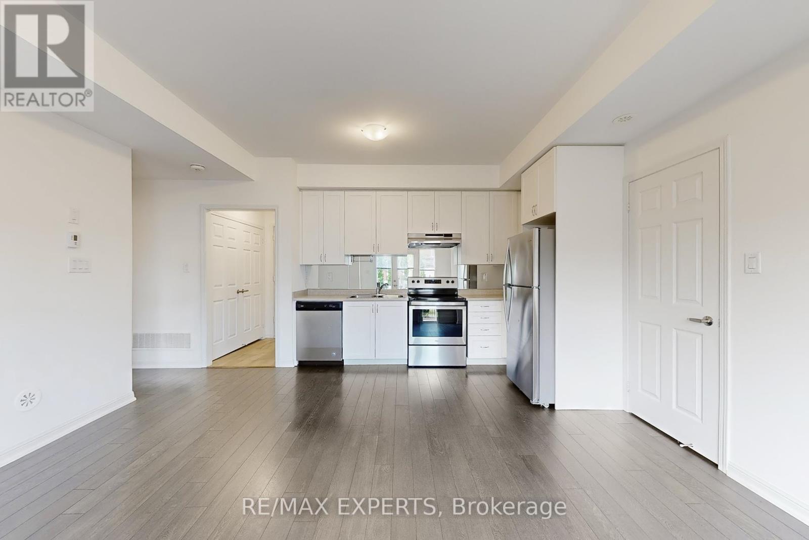 33 - 250 Sunny Meadow Boulevard, Brampton, Ontario  L6R 3Y7 - Photo 12 - W12392946
