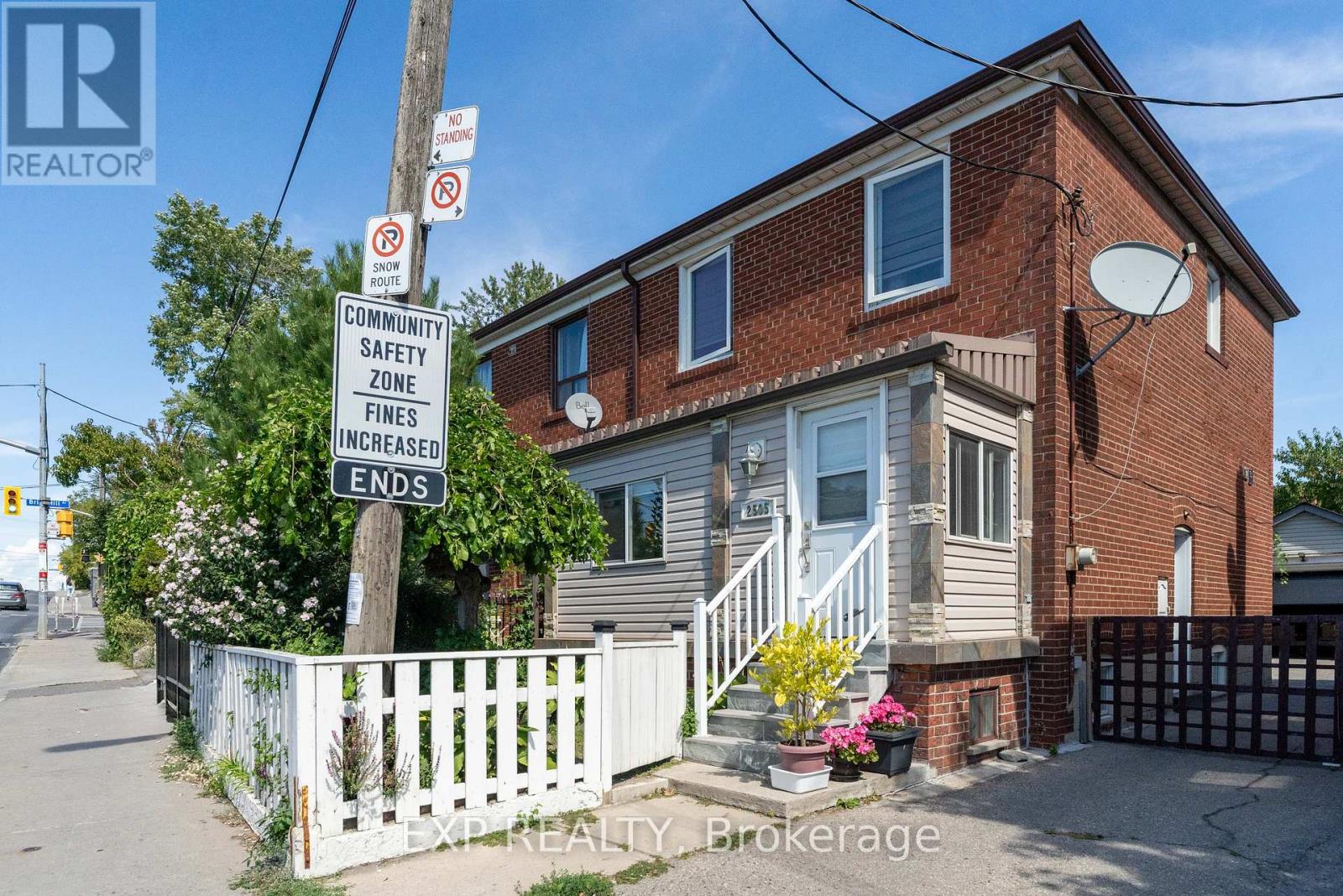 2505 Dufferin Street, Toronto, Ontario  M6B 3R3 - Photo 2 - W12392949
