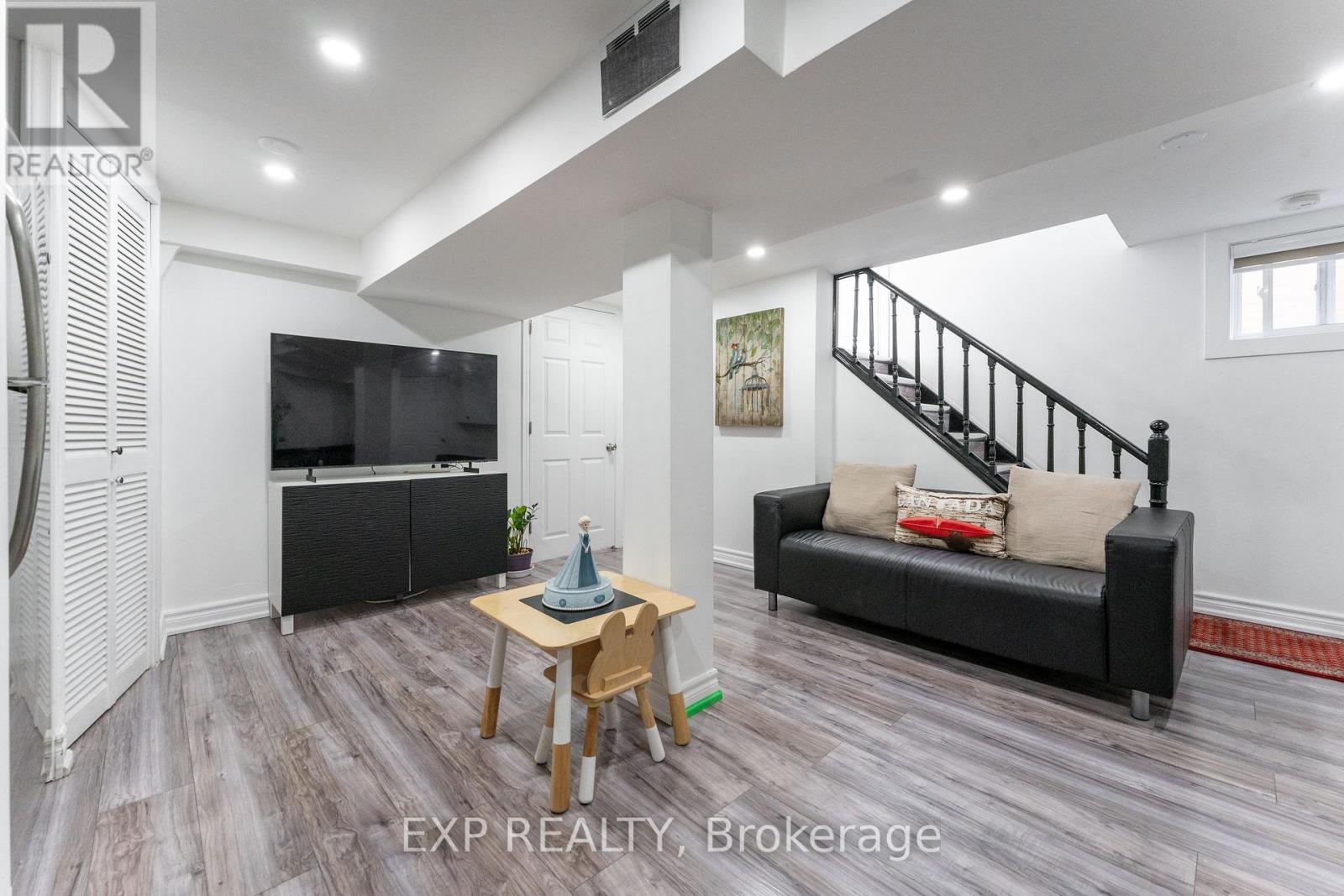 2505 Dufferin Street, Toronto, Ontario  M6B 3R3 - Photo 29 - W12392949