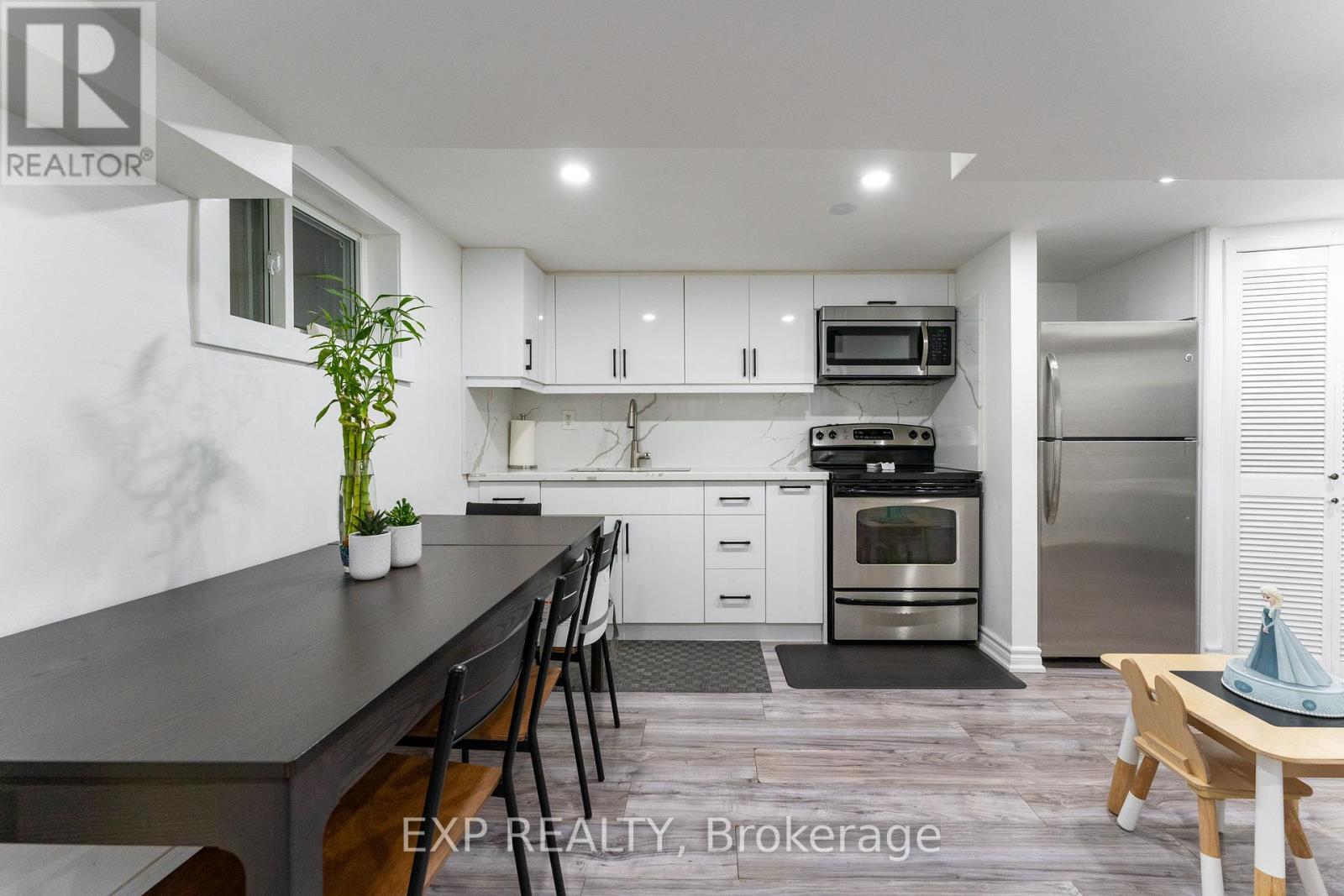 2505 Dufferin Street, Toronto, Ontario  M6B 3R3 - Photo 31 - W12392949