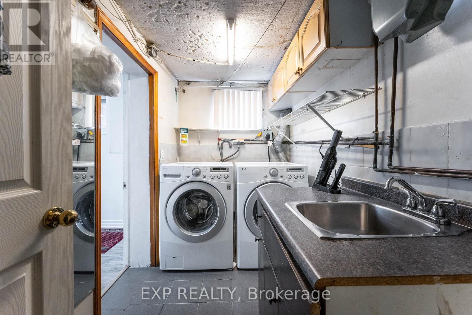 2505 Dufferin Street, Toronto, Ontario  M6B 3R3 - Photo 33 - W12392949