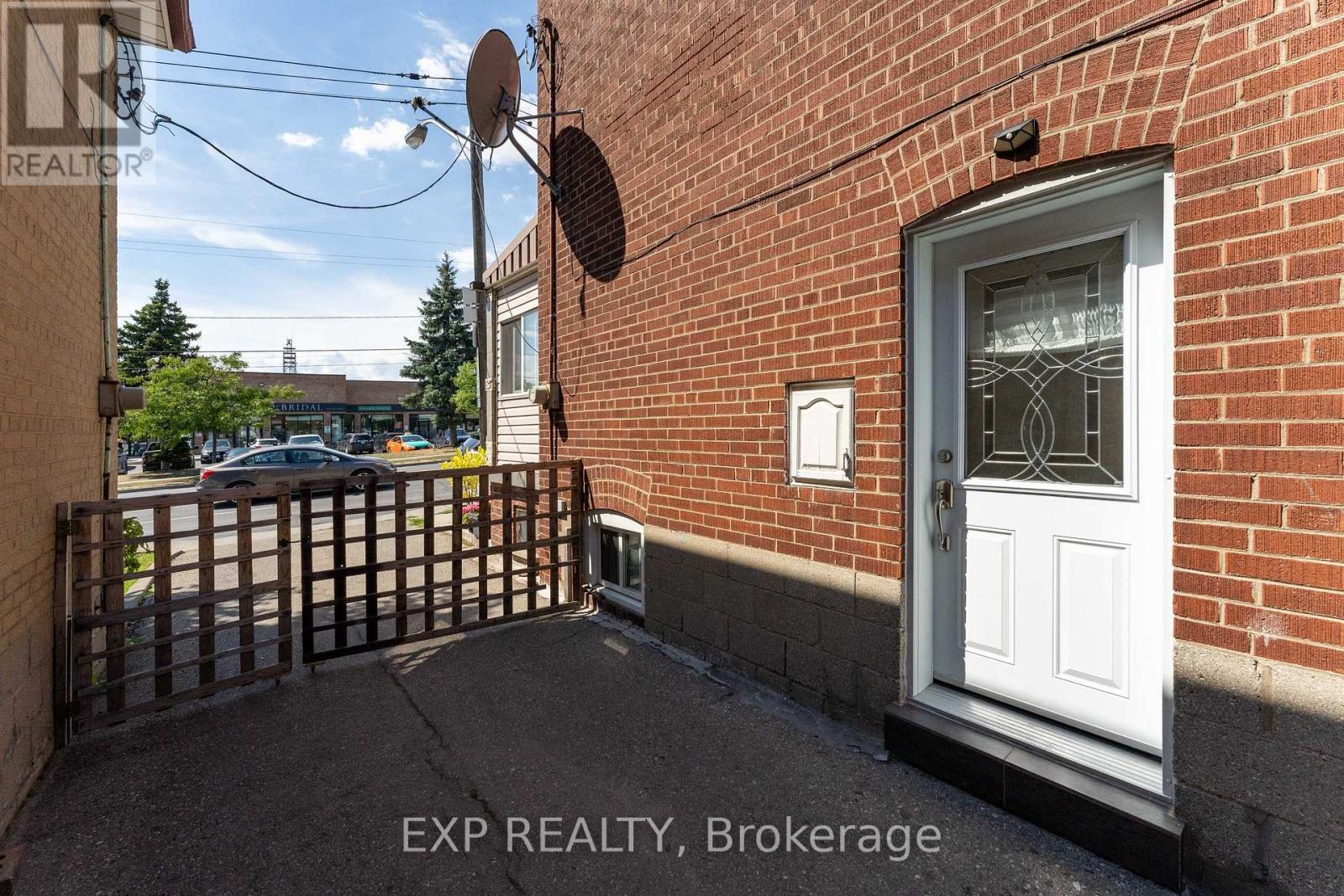 2505 Dufferin Street, Toronto, Ontario  M6B 3R3 - Photo 38 - W12392949