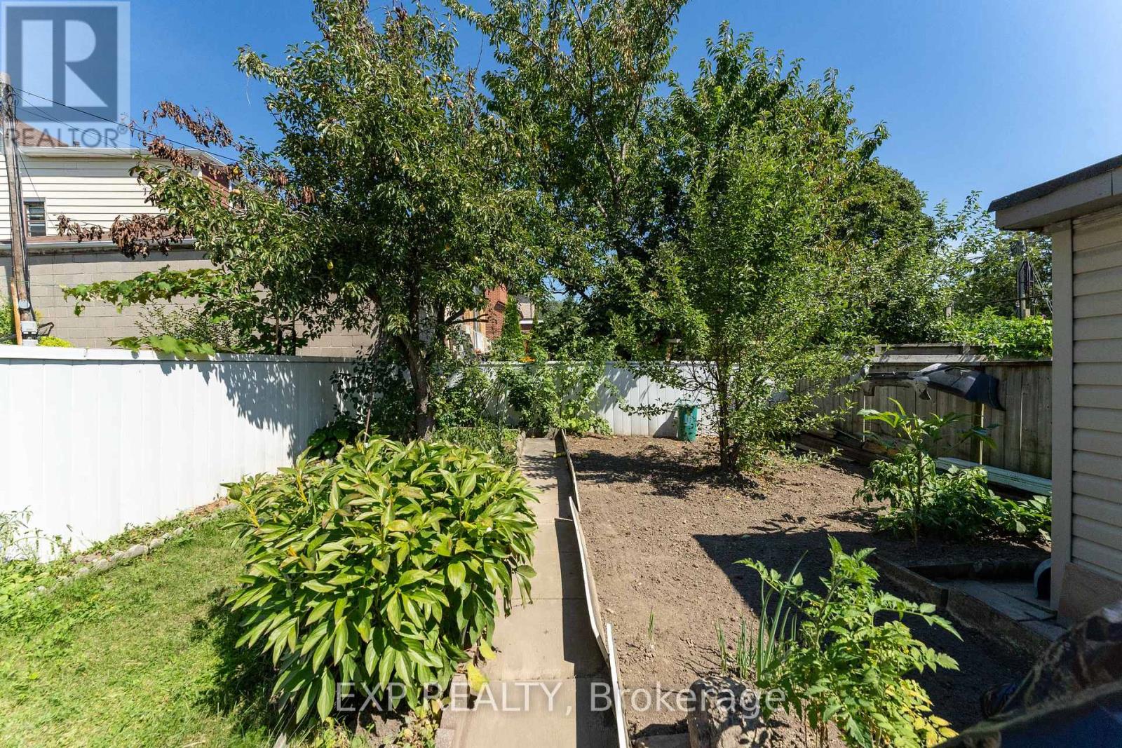 2505 Dufferin Street, Toronto, Ontario  M6B 3R3 - Photo 43 - W12392949