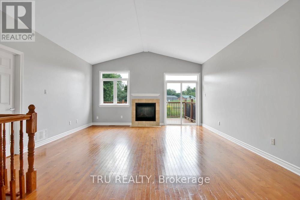108 Villageview Private, Ottawa, Ontario  K0A 1L0 - Photo 12 - X12392973