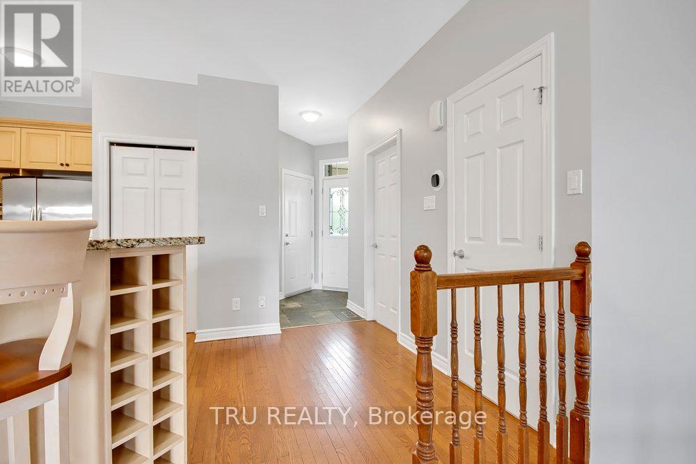 108 Villageview Private, Ottawa, Ontario  K0A 1L0 - Photo 2 - X12392973