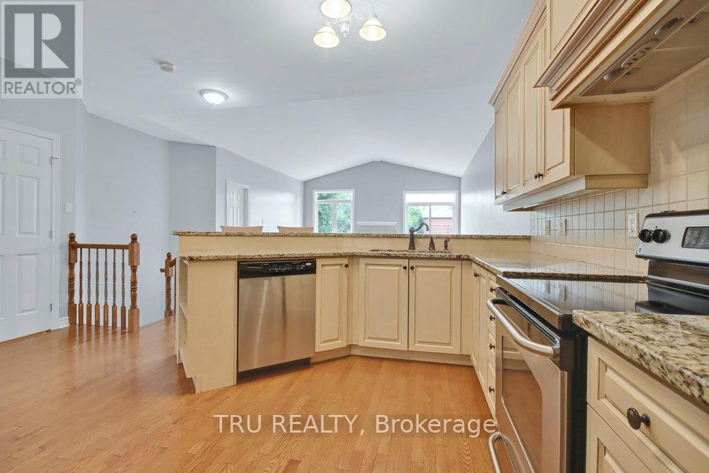 108 Villageview Private, Ottawa, Ontario  K0A 1L0 - Photo 4 - X12392973