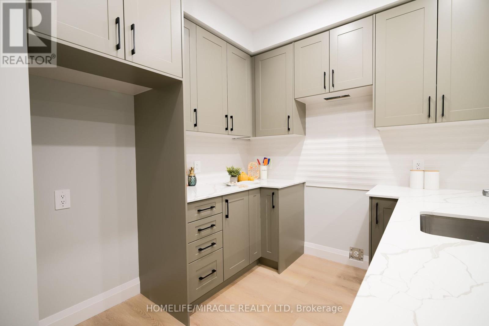 2 - 10 South Creek Drive, Kitchener, Ontario  N2P 2R3 - Photo 7 - X12392907