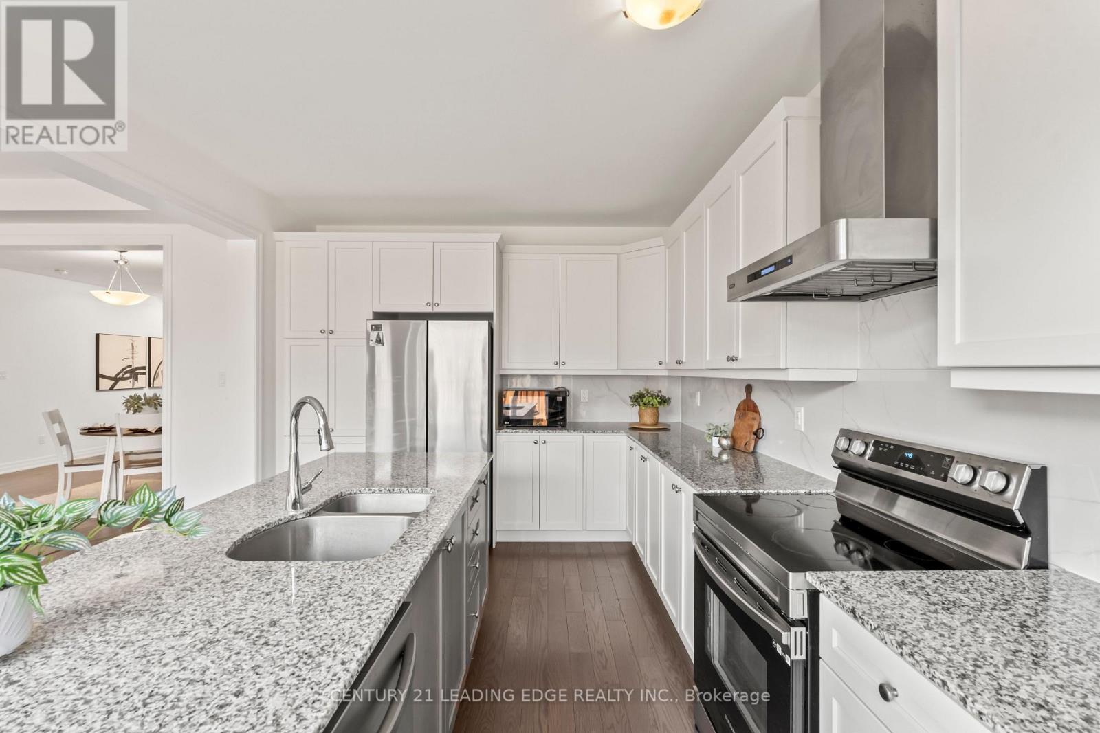 43 William Nador Street, Kitchener, Ontario  N2E 3X8 - Photo 13 - X12392928