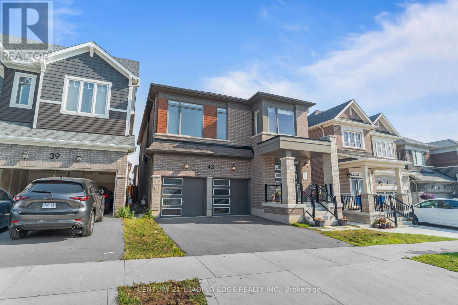 43 William Nador Street, Kitchener, Ontario  N2E 3X8 - Photo 2 - X12392928