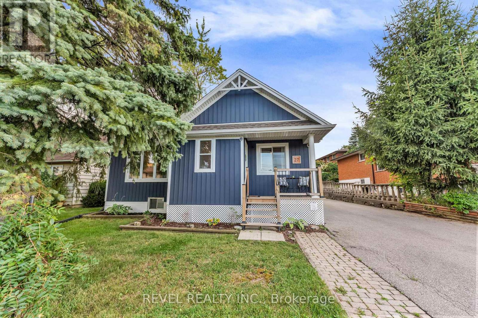 27 Aldridge Street, Hamilton (Yeoville), Ontario  L9C 2S9 - Photo 2 - X12392930