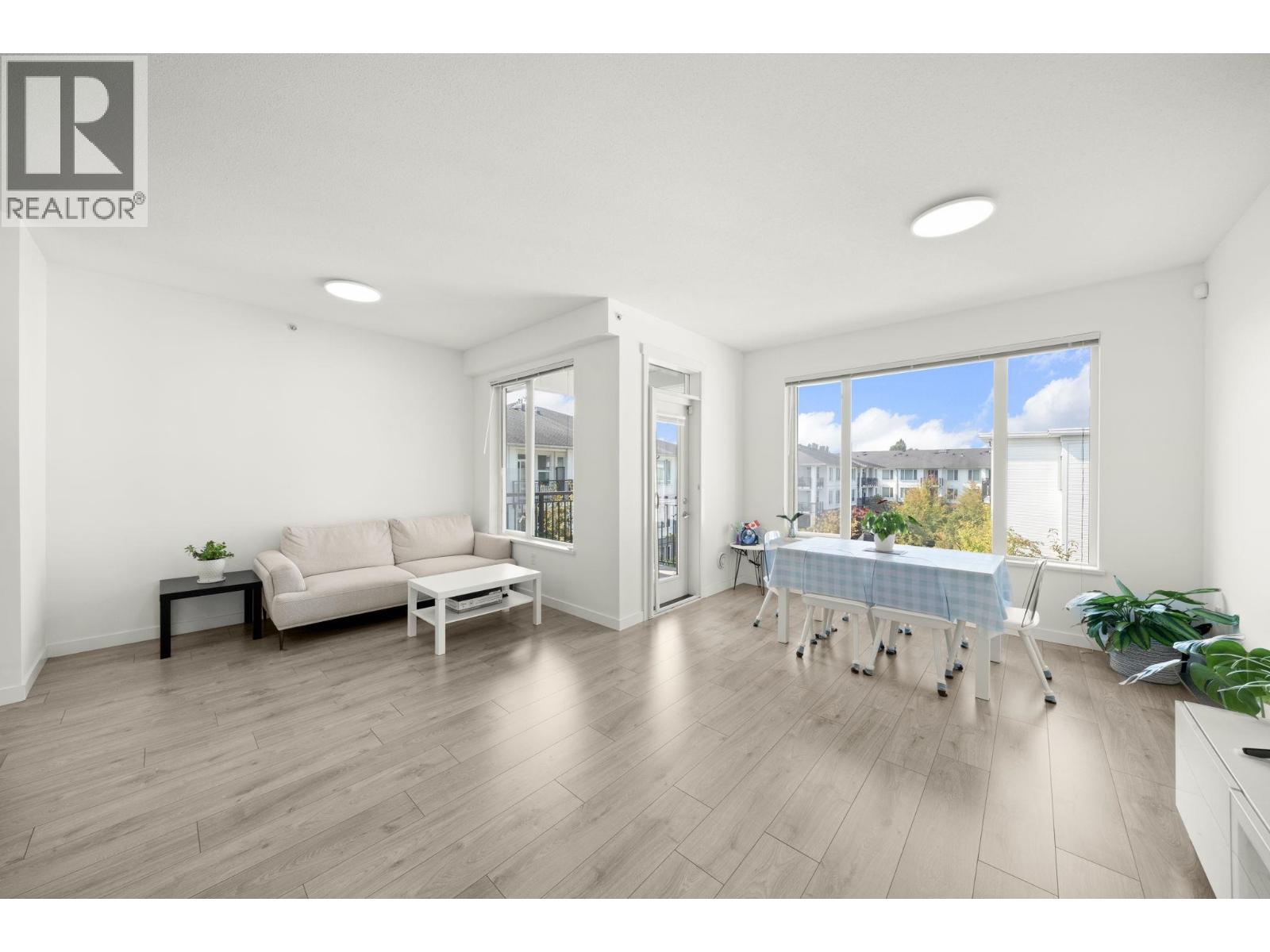 438 9388 MCKIM WAY, Richmond, British Columbia