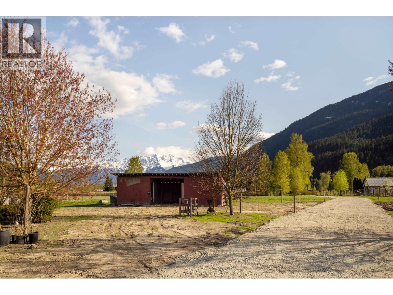 899 Erickson Road, Pemberton, British Columbia  V0N 2L2 - Photo 26 - R3045933