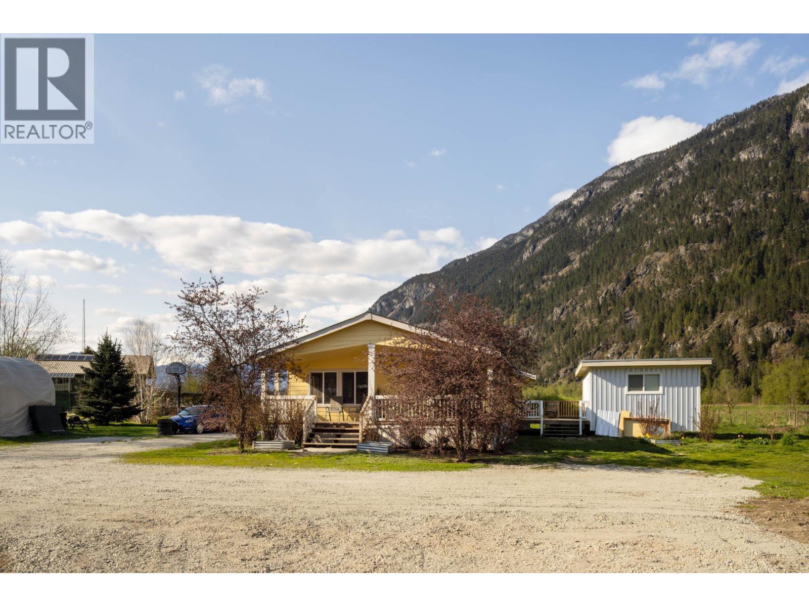 899 Erickson Road, Pemberton, British Columbia  V0N 2L2 - Photo 27 - R3045933