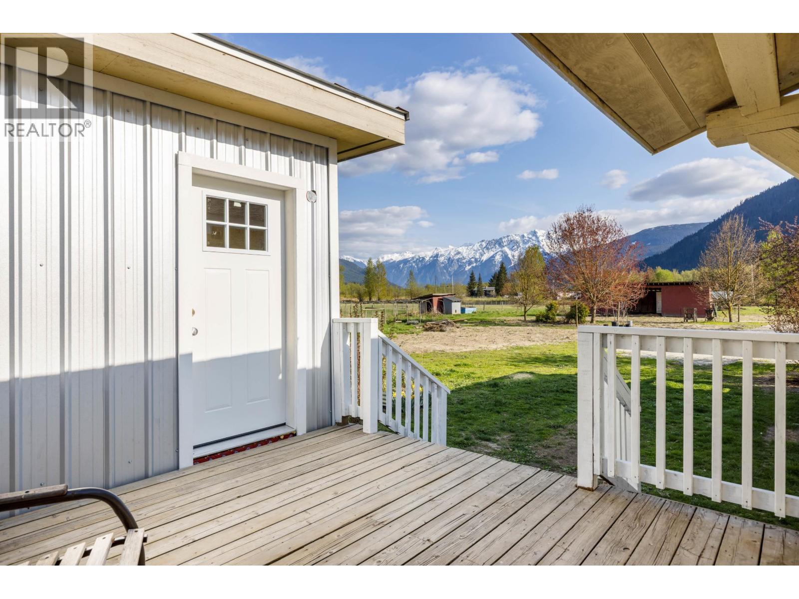 899 Erickson Road, Pemberton, British Columbia  V0N 2L2 - Photo 28 - R3045933