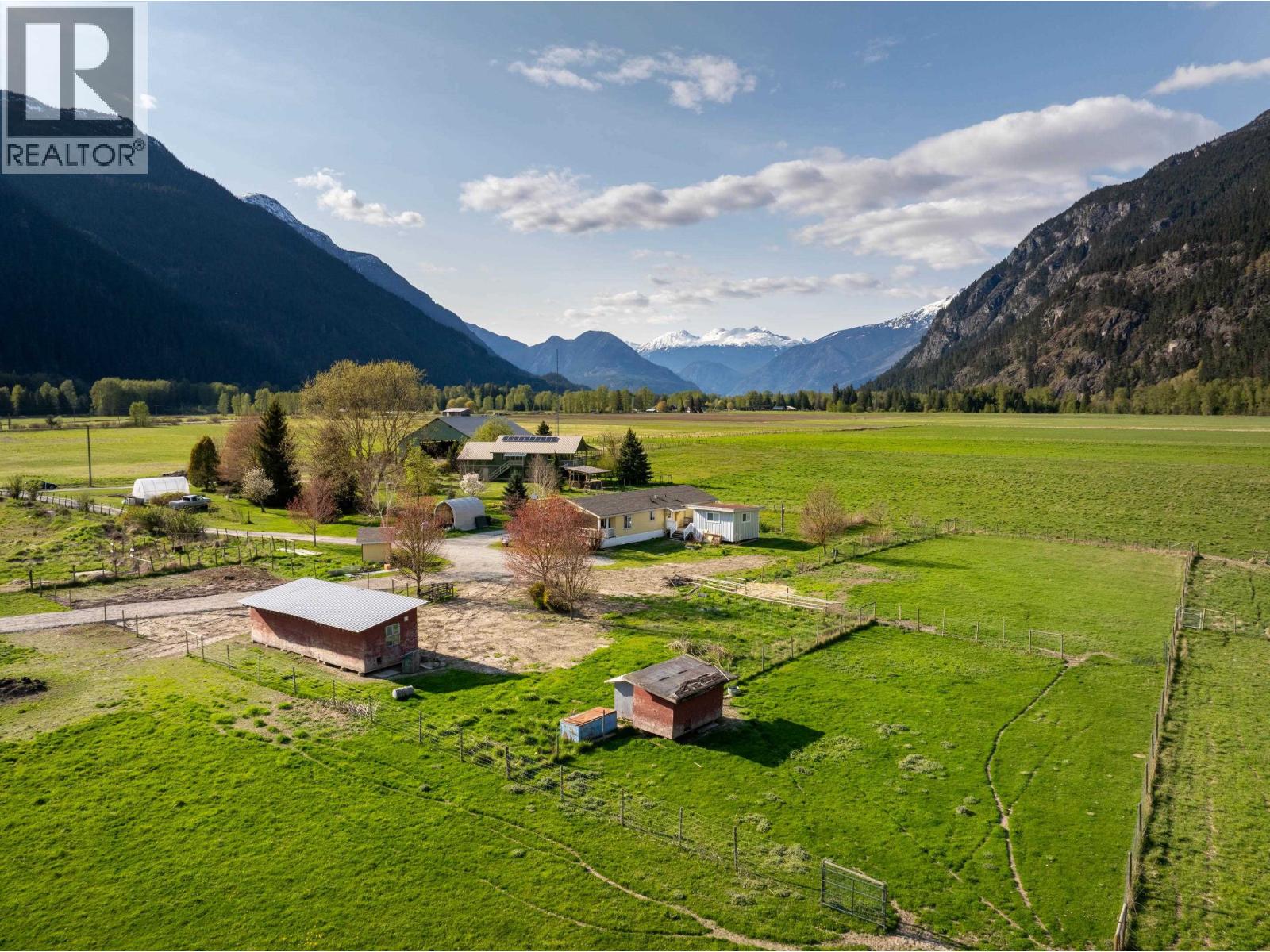 899 Erickson Road, Pemberton, British Columbia  V0N 2L2 - Photo 32 - R3045933