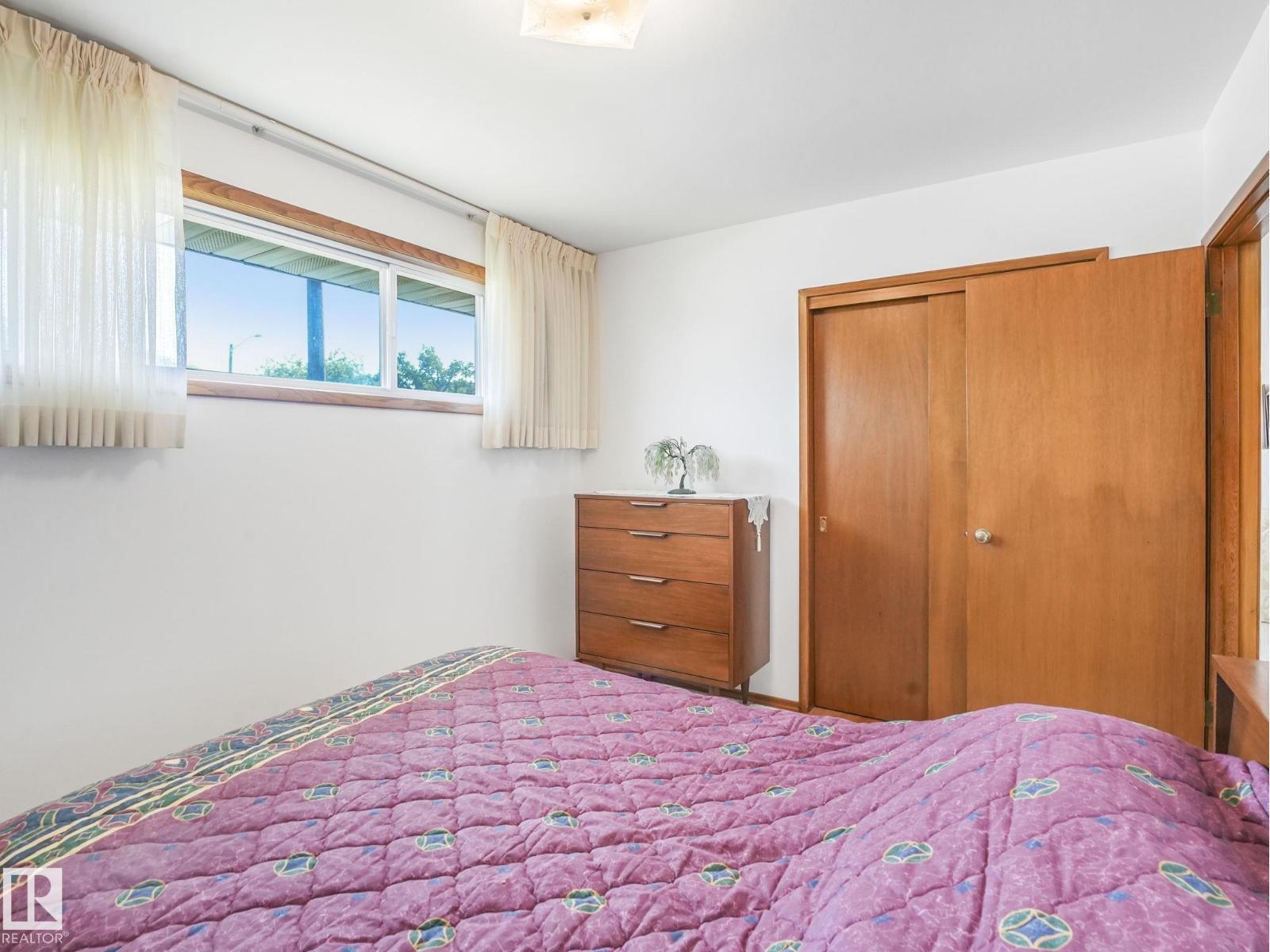 9010 Meadowlark Rd Nw, Edmonton, Alberta  T5R 5W8 - Photo 14 - E4456954