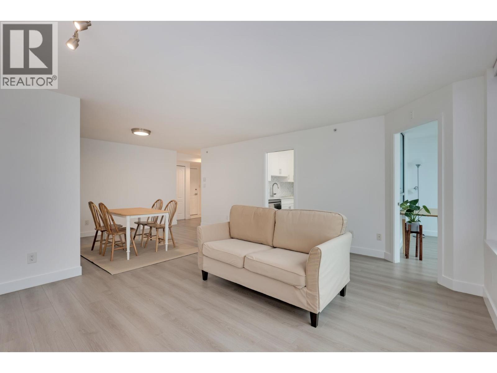 1803 6622 Southoaks Crescent, Burnaby, British Columbia  V5E 4K2 - Photo 4 - R3044790