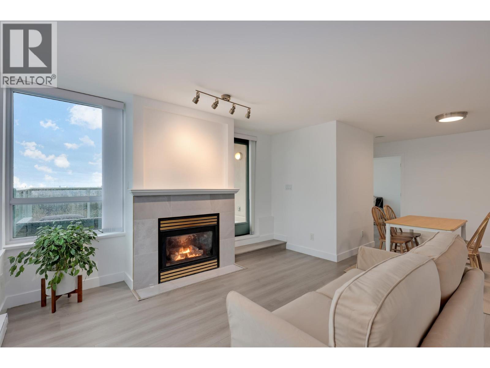1803 6622 Southoaks Crescent, Burnaby, British Columbia  V5E 4K2 - Photo 3 - R3044790
