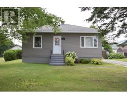 27 Queen AVE