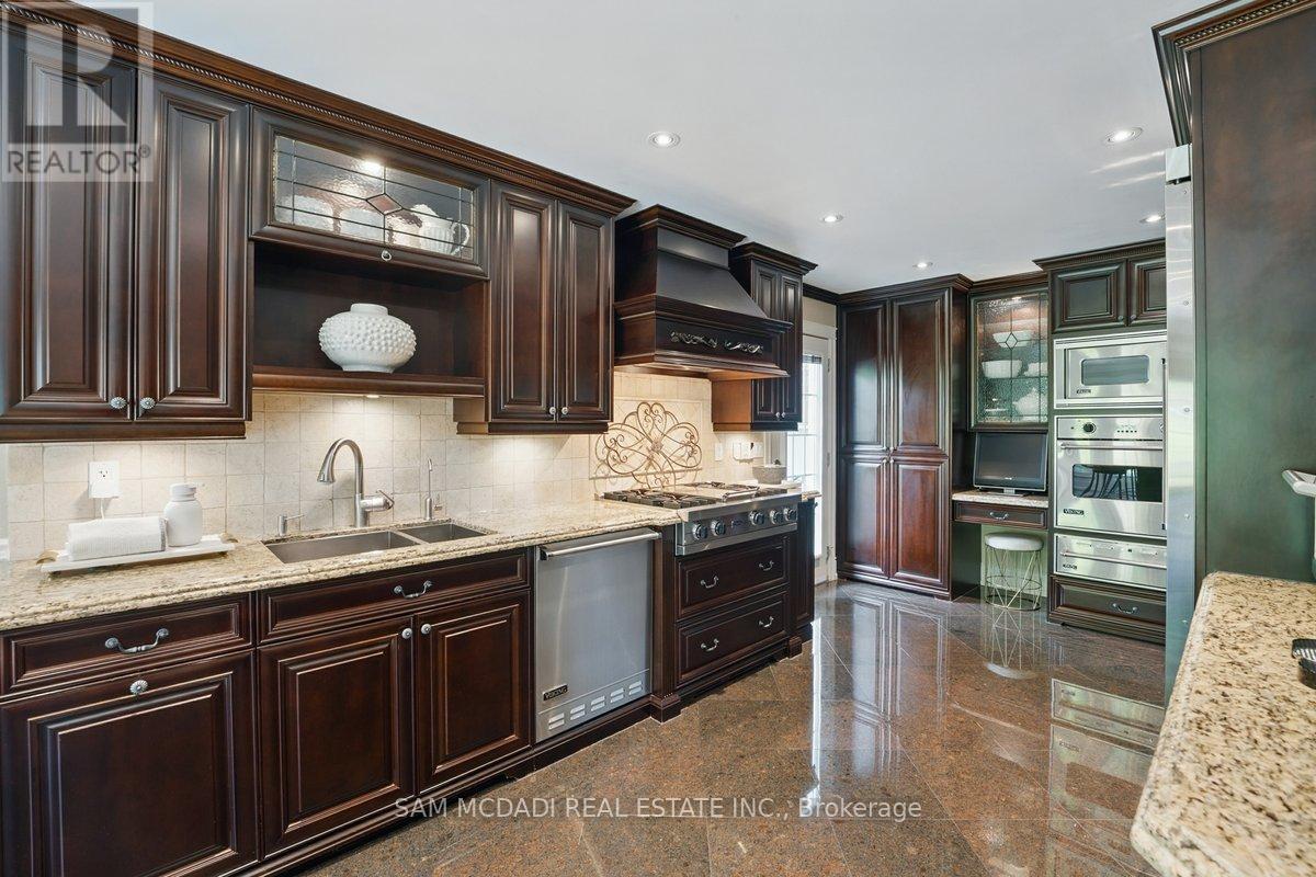 215 Anastasia Terrace, Mississauga, Ontario  L5B 3A5 - Photo 13 - W12392952