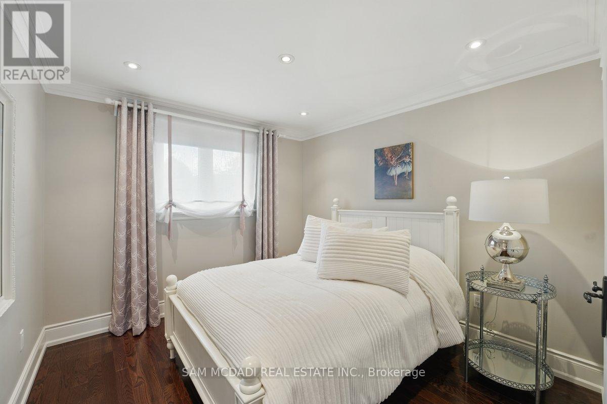 215 Anastasia Terrace, Mississauga, Ontario  L5B 3A5 - Photo 20 - W12392952