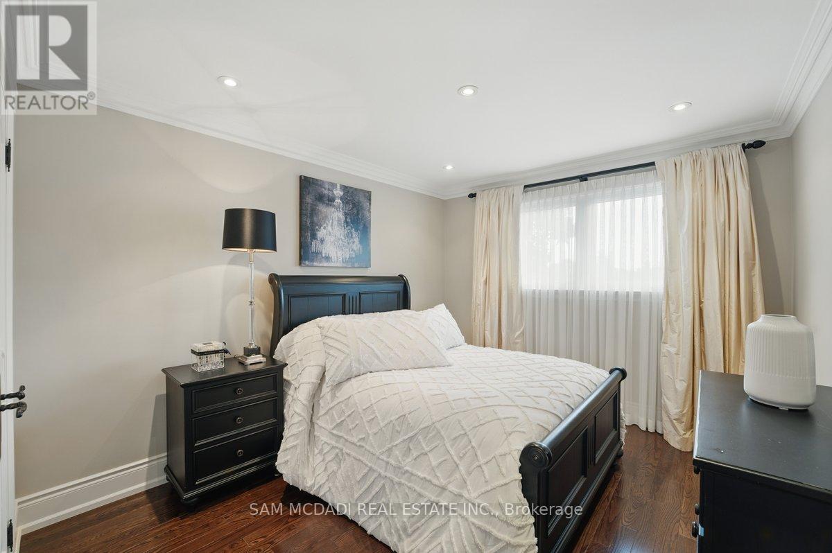 215 Anastasia Terrace, Mississauga, Ontario  L5B 3A5 - Photo 22 - W12392952