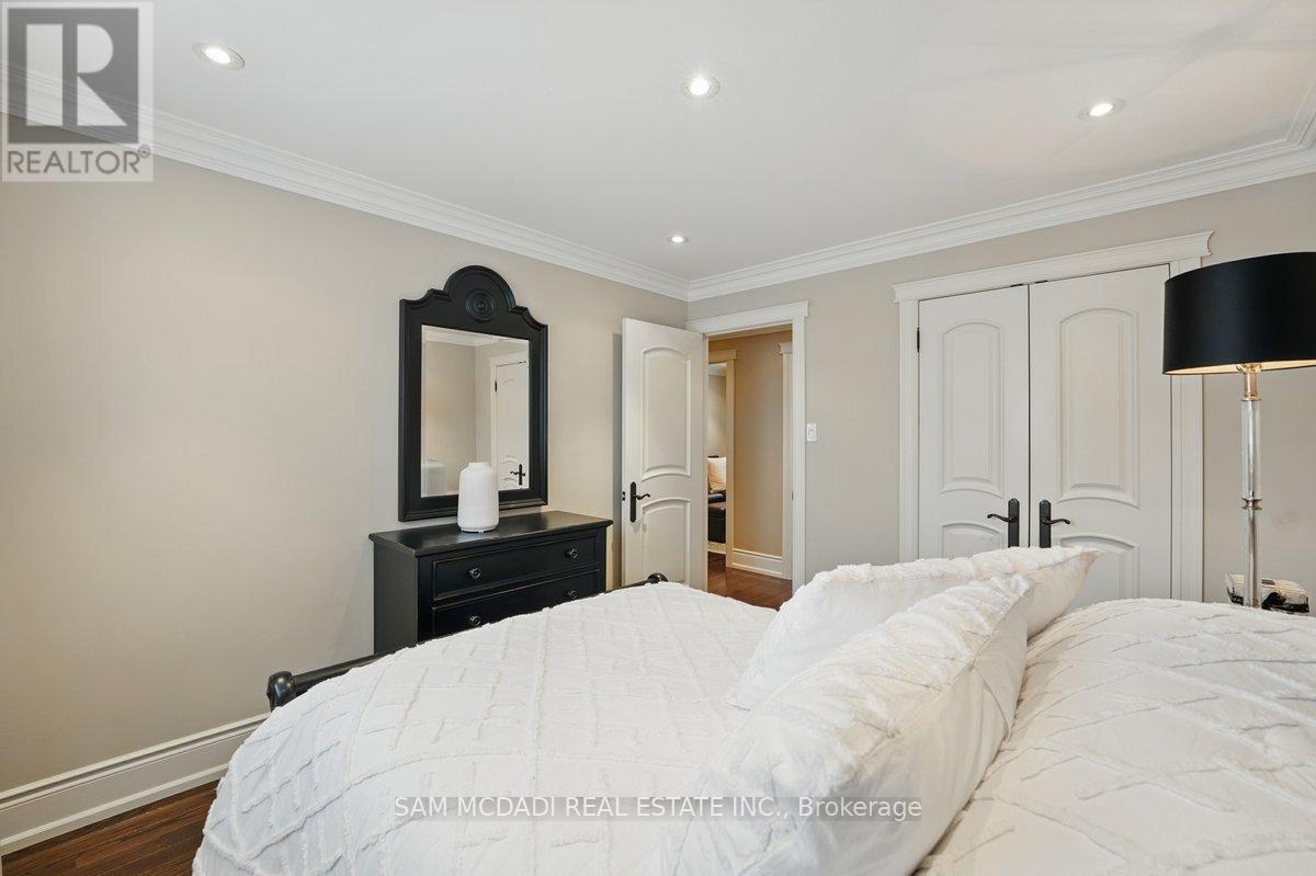 215 Anastasia Terrace, Mississauga, Ontario  L5B 3A5 - Photo 23 - W12392952