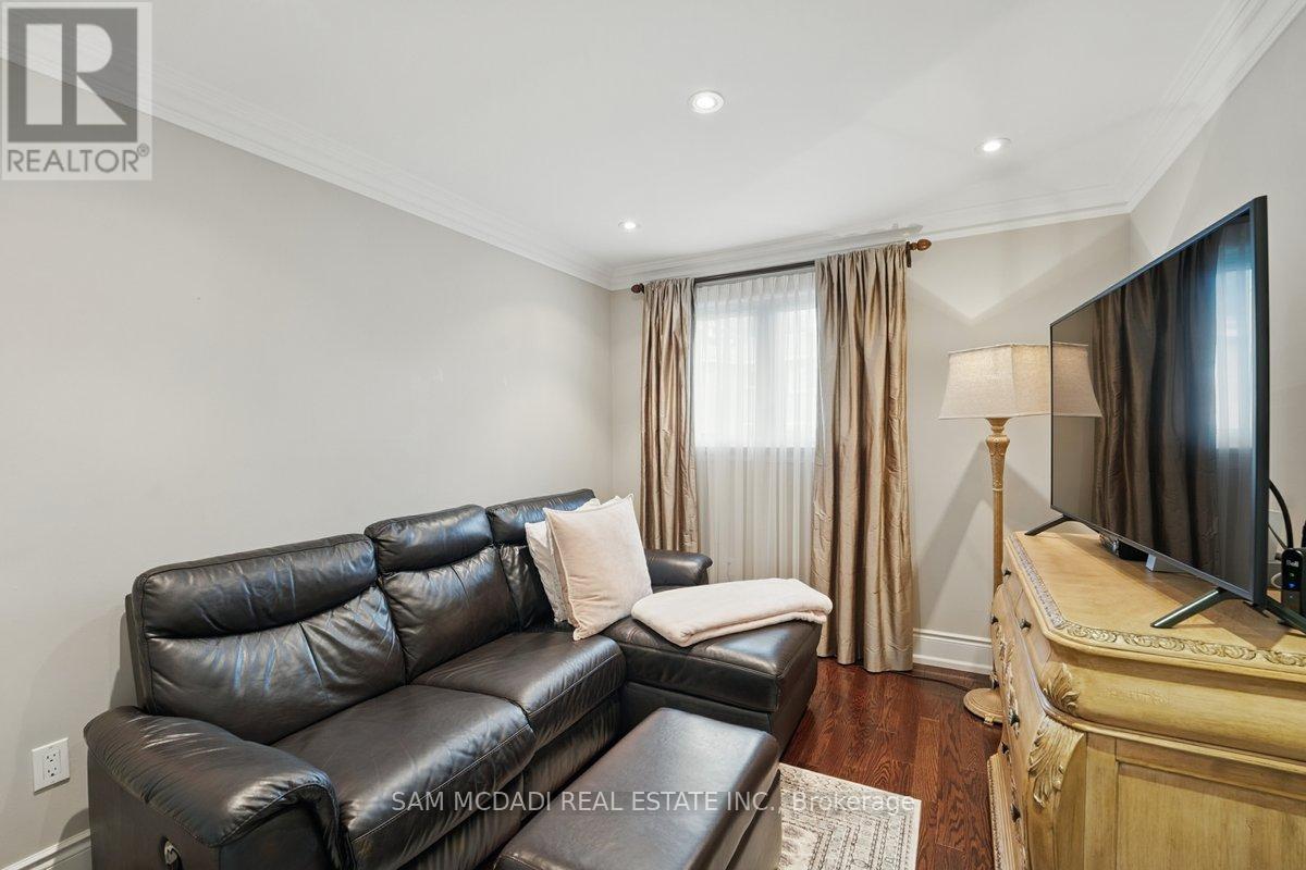 215 Anastasia Terrace, Mississauga, Ontario  L5B 3A5 - Photo 24 - W12392952