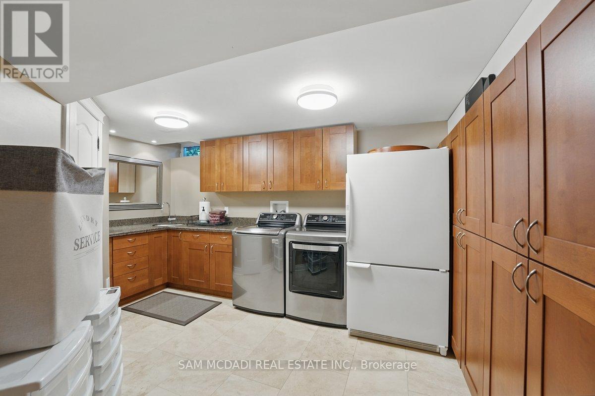 215 Anastasia Terrace, Mississauga, Ontario  L5B 3A5 - Photo 34 - W12392952