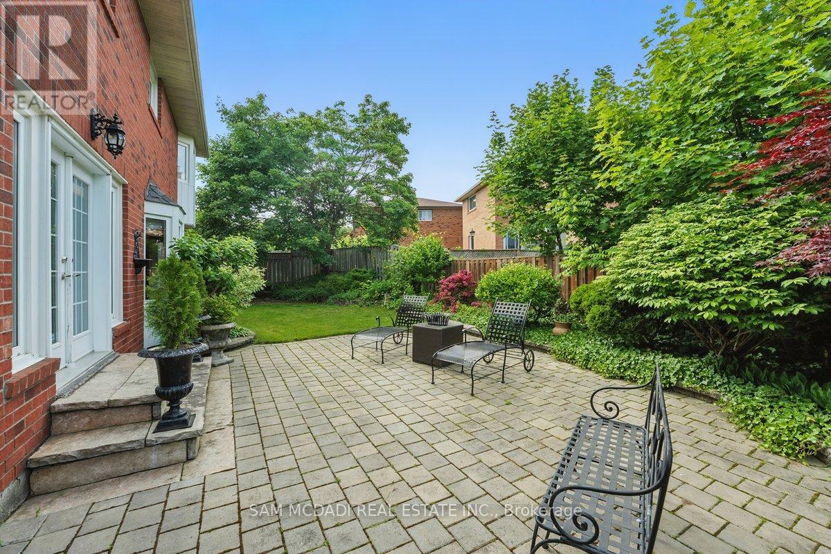 215 Anastasia Terrace, Mississauga, Ontario  L5B 3A5 - Photo 36 - W12392952