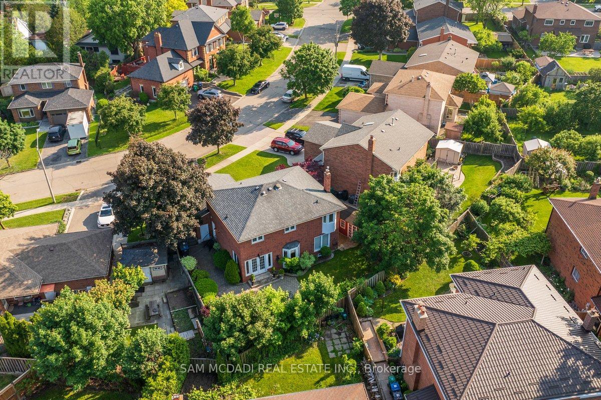215 Anastasia Terrace, Mississauga, Ontario  L5B 3A5 - Photo 39 - W12392952