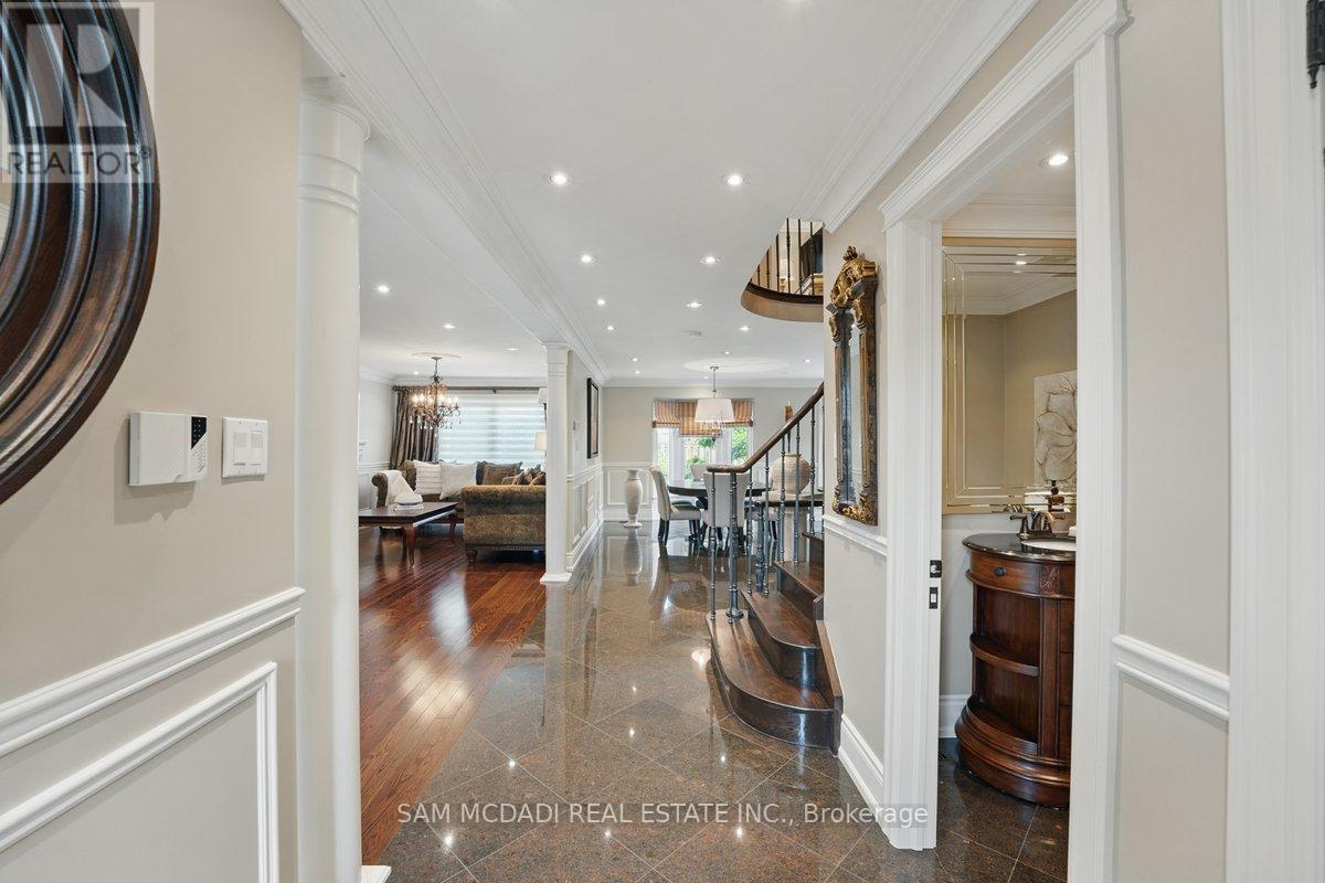 215 Anastasia Terrace, Mississauga, Ontario  L5B 3A5 - Photo 5 - W12392952