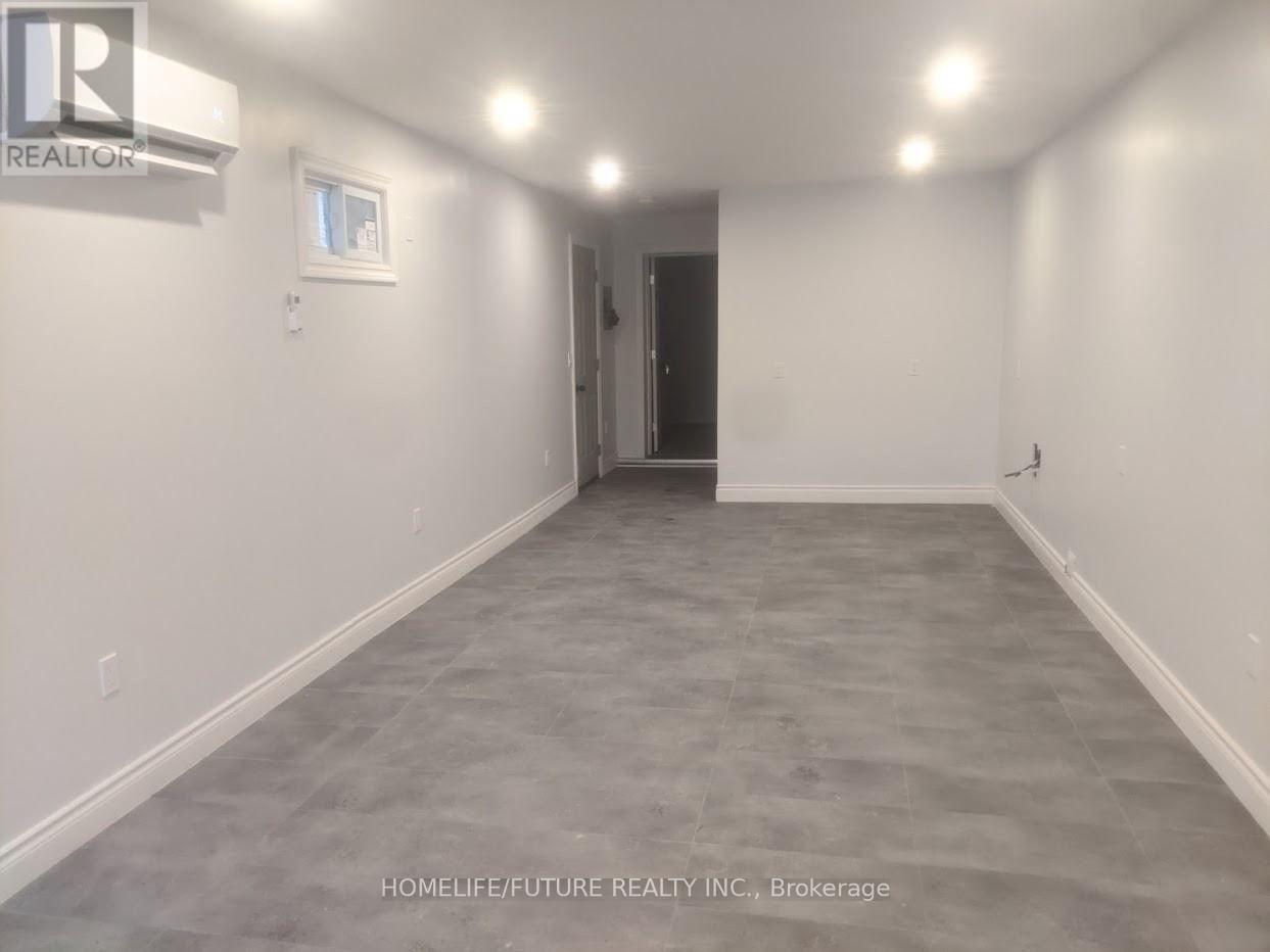 17 Albert Street W, Thorold, Ontario  L2V 2G2 - Photo 3 - X12392954