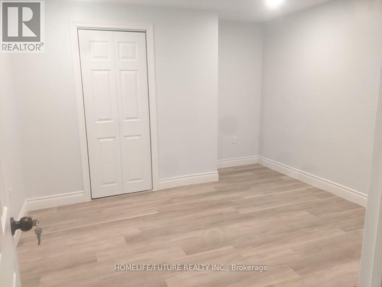 17 Albert Street W, Thorold, Ontario  L2V 2G2 - Photo 4 - X12392954