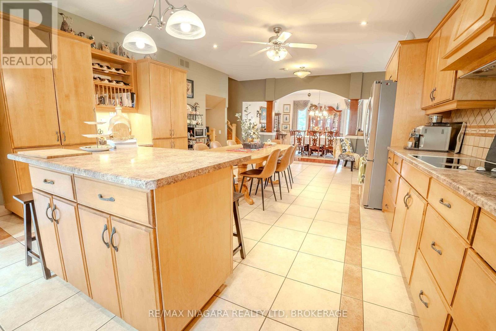 6287 Emma Street, Niagara Falls (Stamford), Ontario  L2J 4H2 - Photo 12 - X12393011