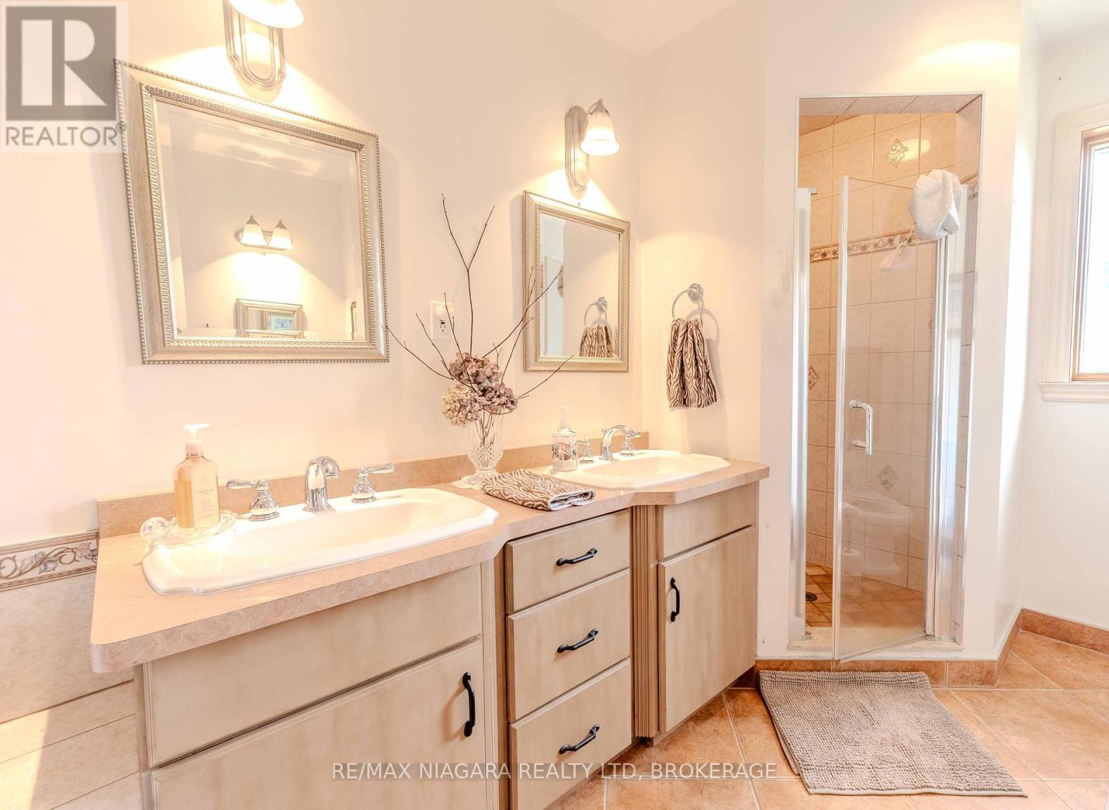 6287 Emma Street, Niagara Falls (Stamford), Ontario  L2J 4H2 - Photo 21 - X12393011