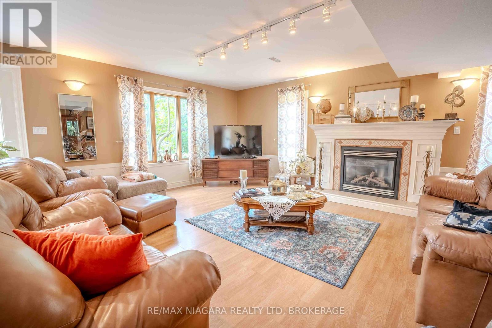 6287 Emma Street, Niagara Falls (Stamford), Ontario  L2J 4H2 - Photo 31 - X12393011