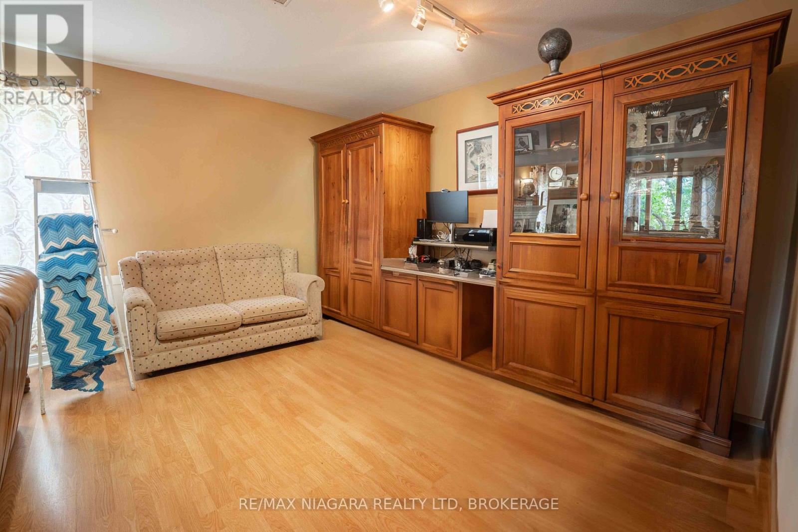 6287 Emma Street, Niagara Falls (Stamford), Ontario  L2J 4H2 - Photo 37 - X12393011