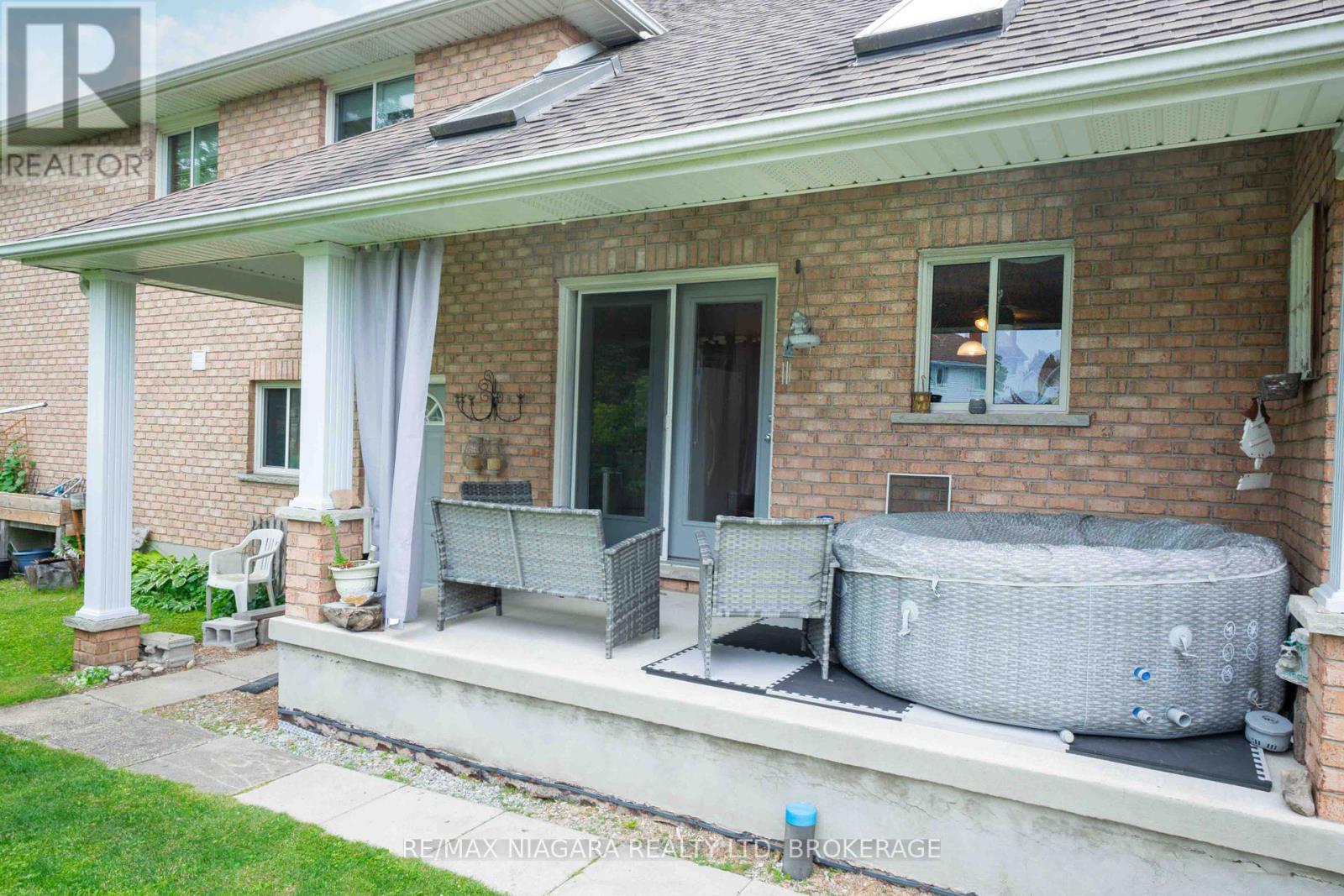 6287 Emma Street, Niagara Falls (Stamford), Ontario  L2J 4H2 - Photo 45 - X12393011