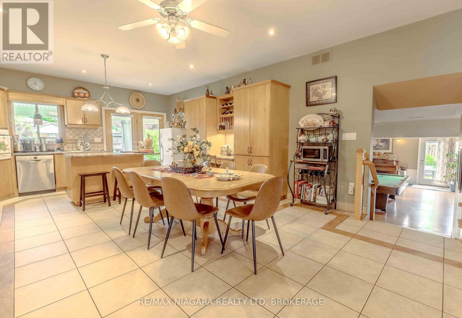 6287 Emma Street, Niagara Falls (Stamford), Ontario  L2J 4H2 - Photo 7 - X12393011