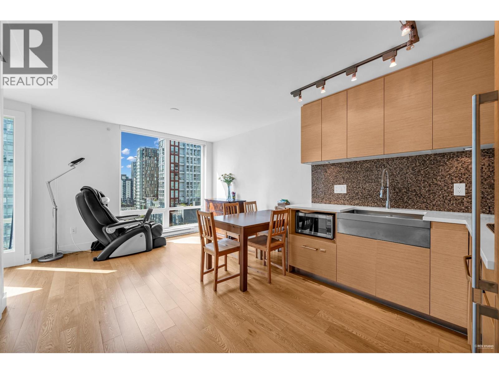 1002 565 Smithe Street, Vancouver, British Columbia  V6B 0E4 - Photo 1 - R3045642