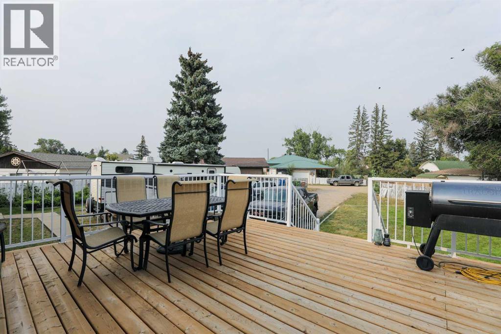 Property at 4919 61 Avenue N image 3