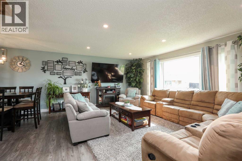 Property at 4919 61 Avenue N image 4