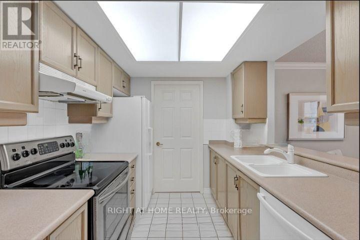307 - 18 Concorde Place, Toronto, Ontario  M3C 3T9 - Photo 8 - C12393018